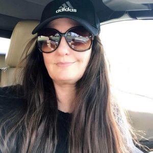 Meet your Posher, Deby